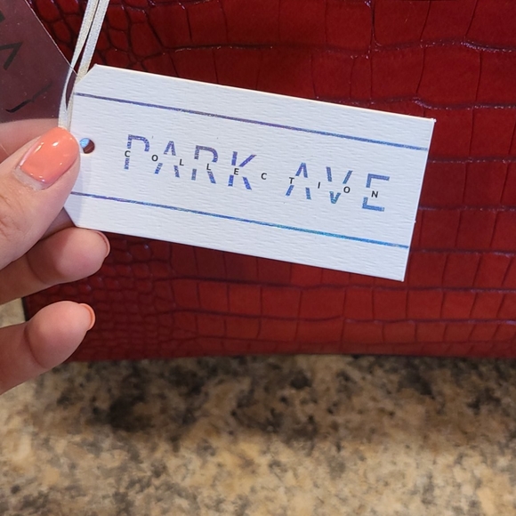 Park Ave Collection Red Handbag - Picture 3 of 5